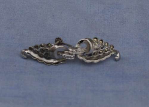 Vintage Screw on earrings