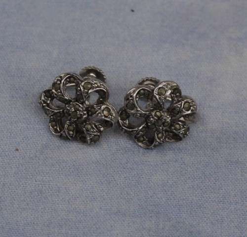 Vintage screw on earrings