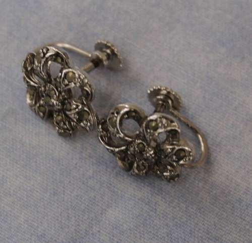 Vintage screw on earrings