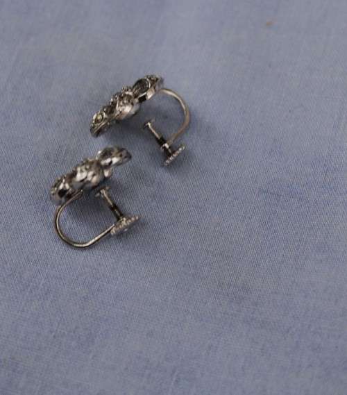 Vintage screw on earrings