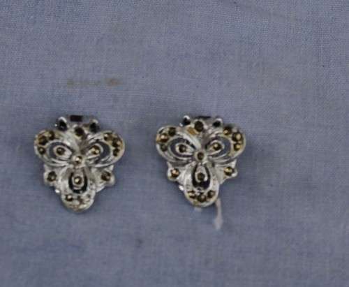 Vintage screw on earrings