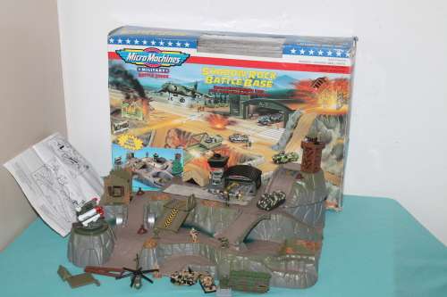 Boxed Micro Machines Shadow rock Battle Base Galoob 1997