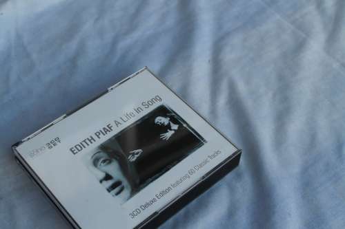 Edith Piaf A life of Song