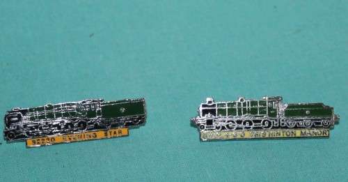 2 Train Pin Badges