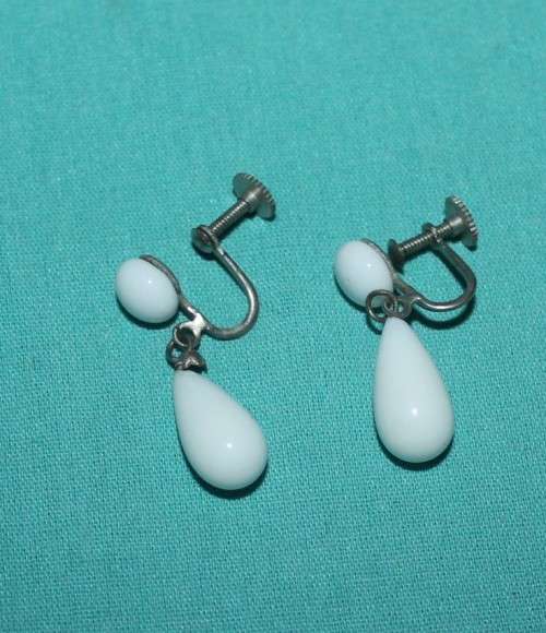 Vintage Screw on Earings