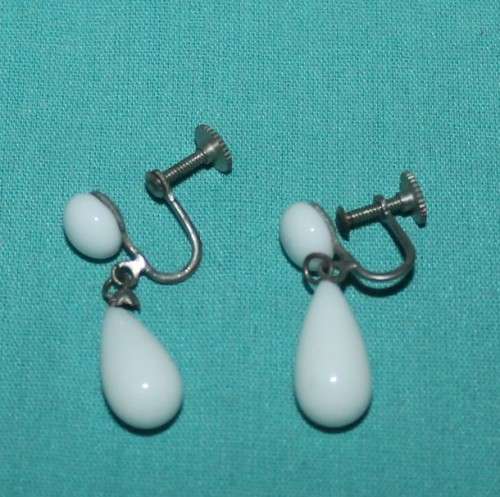 Vintage Screw on Earings