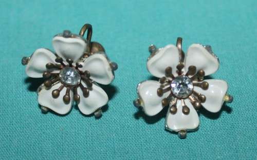 Vintage Screw on Earings