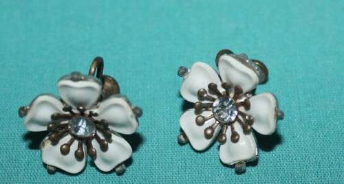 Vintage Screw on Earings