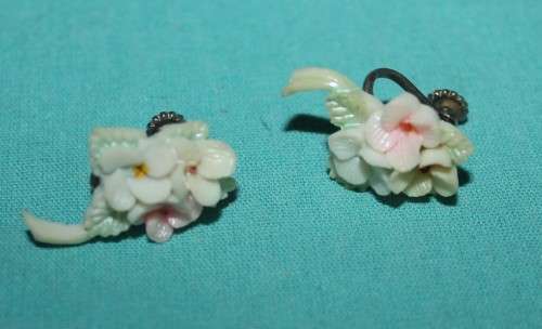 Vintage screw on Earrings