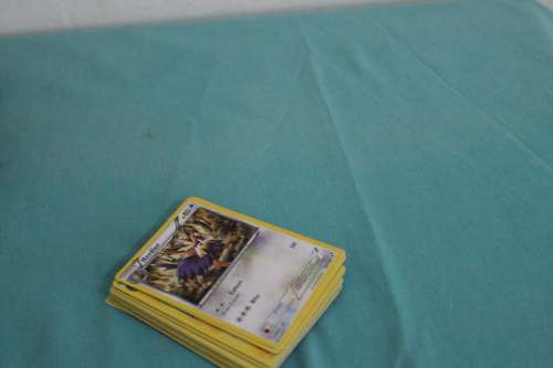 110 Pokémon Cards and Tin 2011/ 2012 and 2013