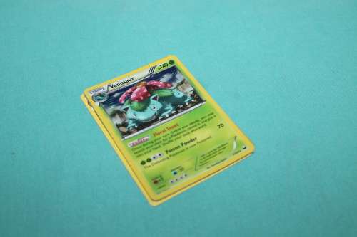 110 Pokémon Cards and Tin 2011/ 2012 and 2013