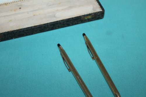 2 Cross Pens