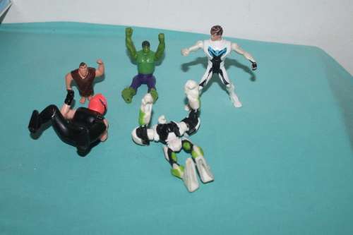5 Assorted Action Figures