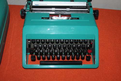 Olivetti Studio 45 typewriter in case