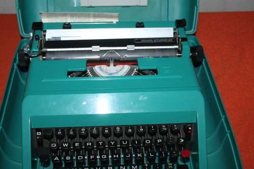 Olivetti Studio 45 typewriter in case
