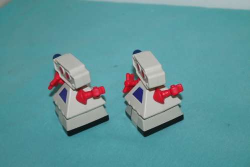 2 Small MacDonalds Robots