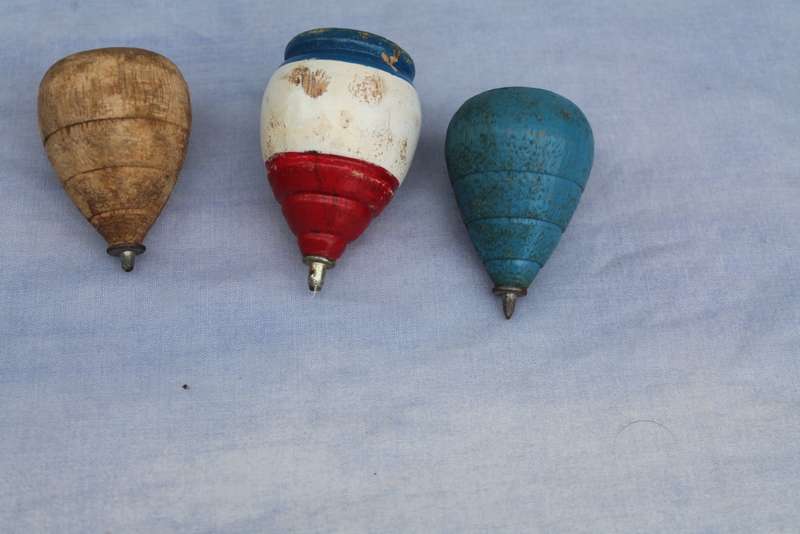 3 Wooden Spinning Tops & a Rubik `snake`