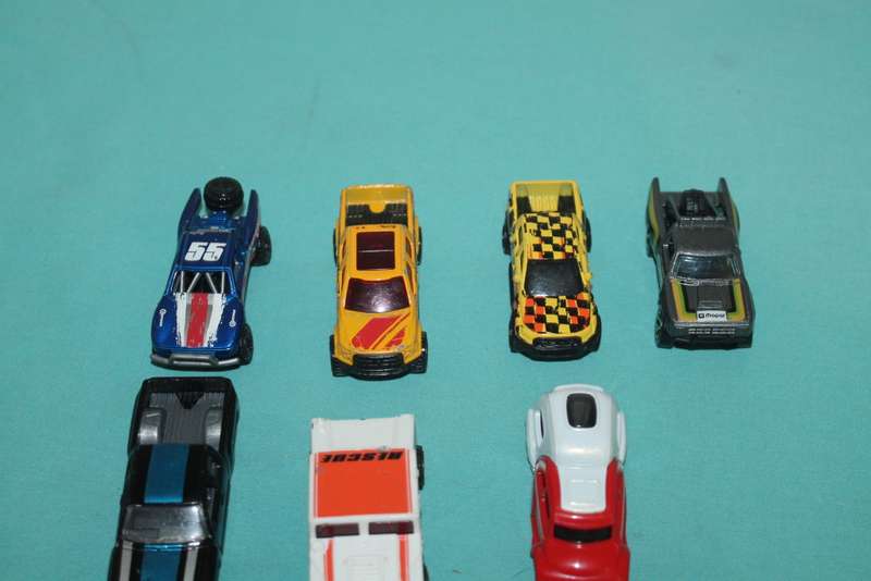7 Hot Wheels No 4