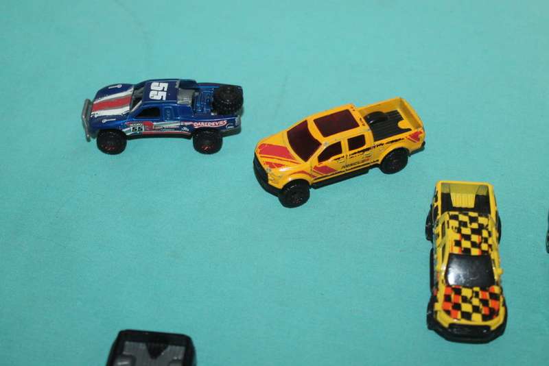 7 Hot Wheels No 4