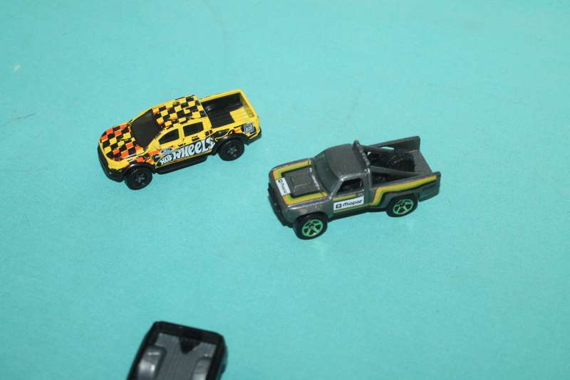 7 Hot Wheels No 4