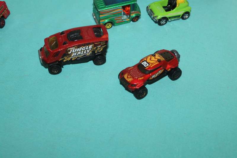 8 Hot Wheels No 5