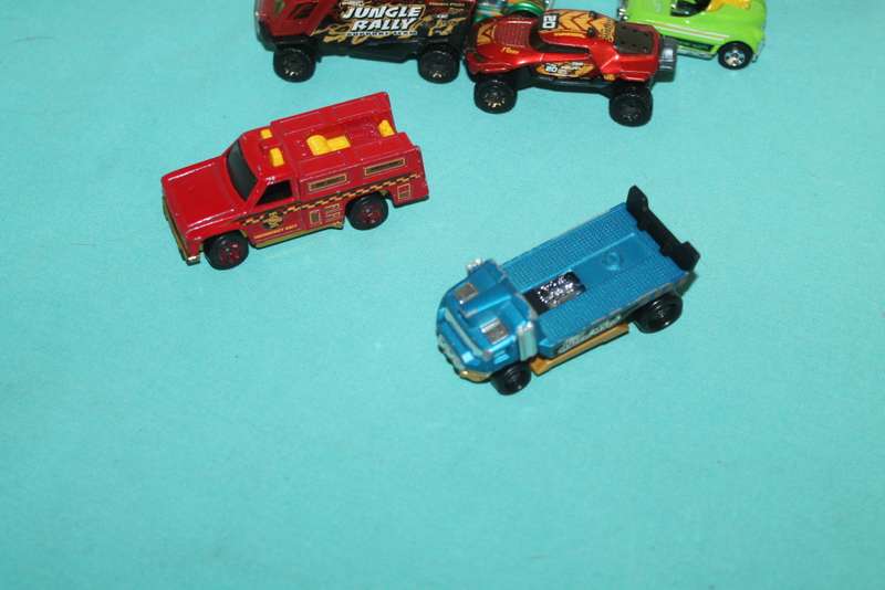 8 Hot Wheels No 5