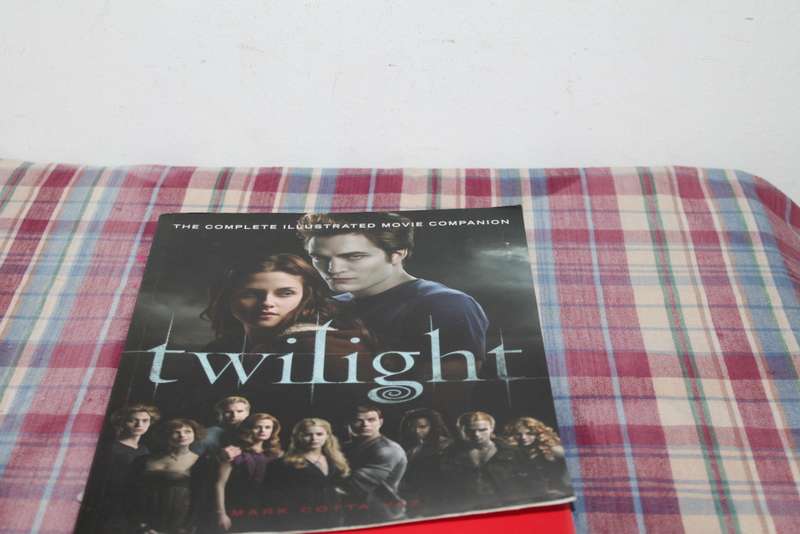 Twilight Illustrated Movie Companion