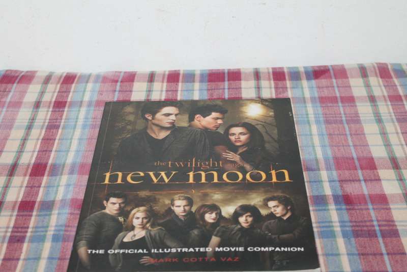 New Moon Illustrated Movie Companion