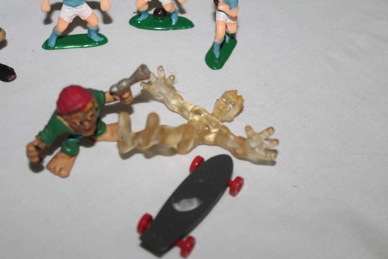 6 Miniature Figures