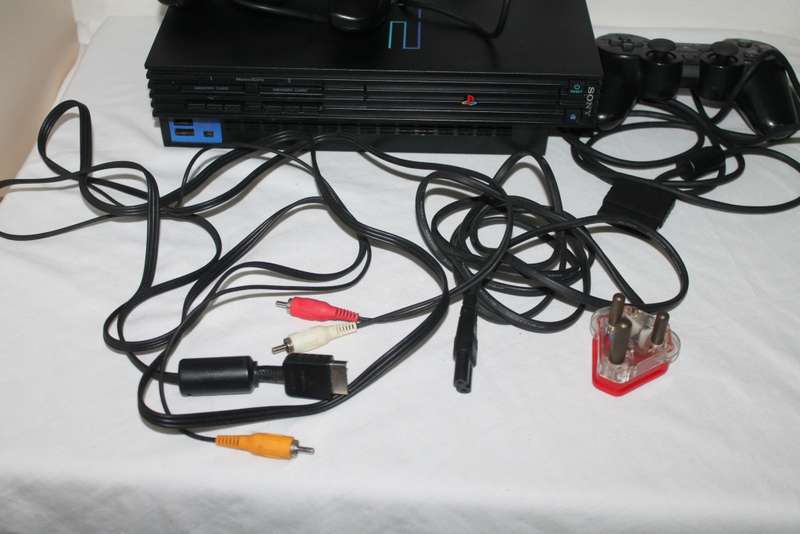 PlayStation 2 Phat with 2 Controller`s, Memory Card, Game and Cords
