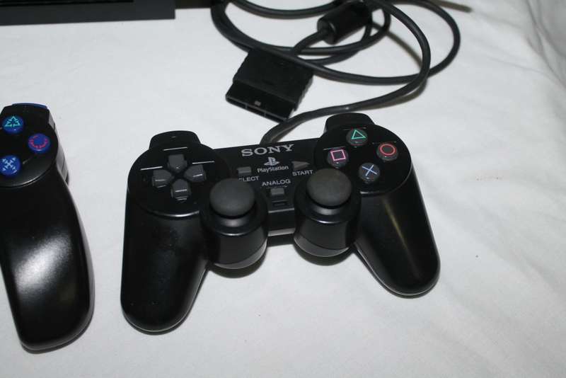 PlayStation 2 Phat with 2 Controller`s, Memory Card, Game and Cords