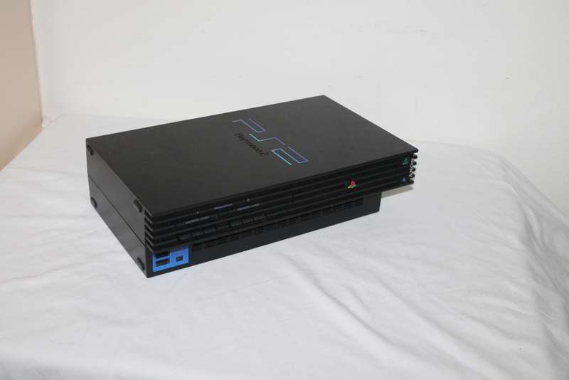PlayStation 2 Phat with 2 Controller`s, Memory Card, Game and Cords