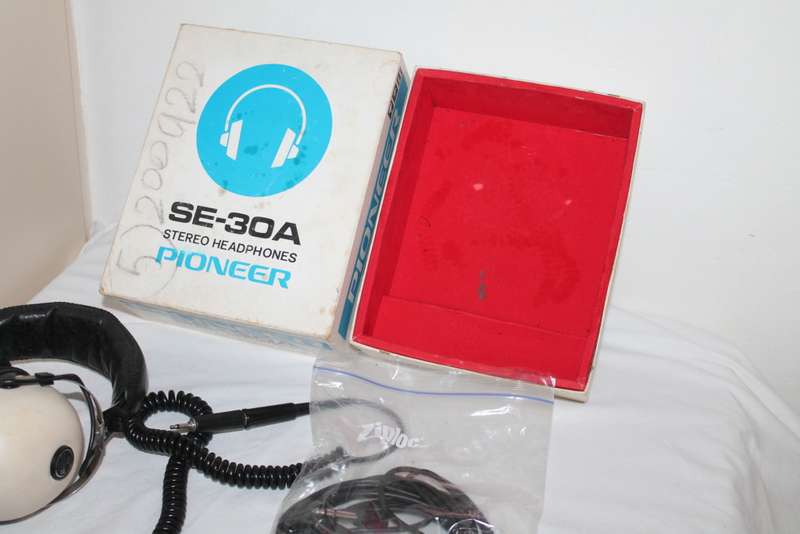 Vintage Pioneer SE 30 A Headphones Boxed