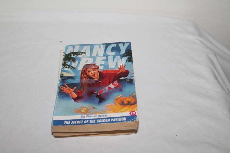 Nancy Drew The secret of the golden Pavilion Carolyn Keene