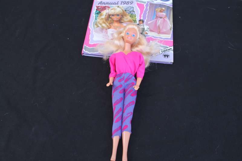 10 Vintage Barbies with outfits 1960`s