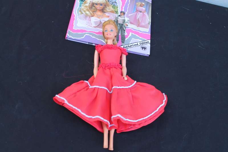 10 Vintage Barbies with outfits 1960`s