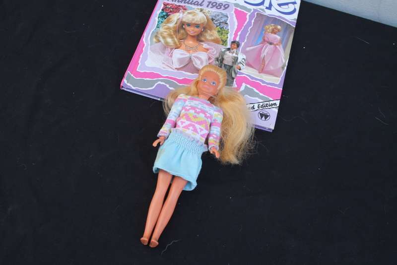 10 Vintage Barbies with outfits 1960`s