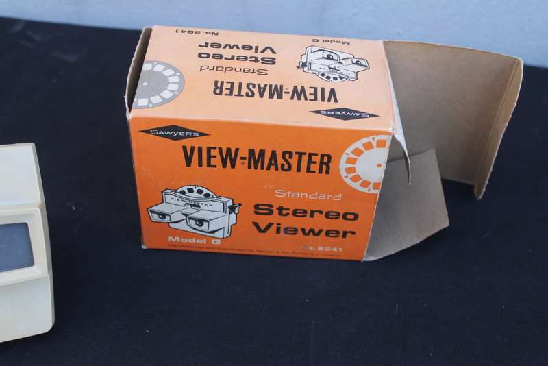 Boxed View Master with 18 reels Lassie Bambi and more