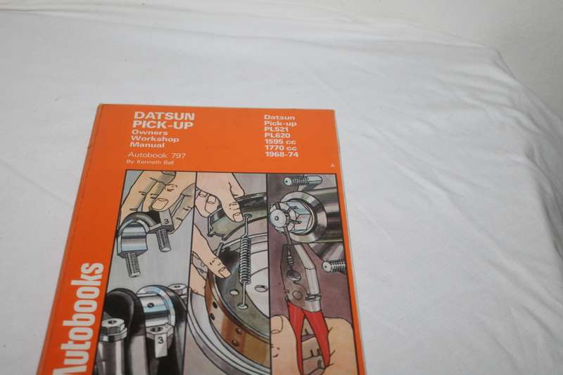Datsun Pick-up Owner`s Manual