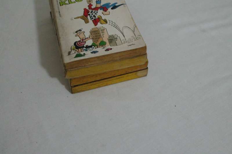 4 Mad Books