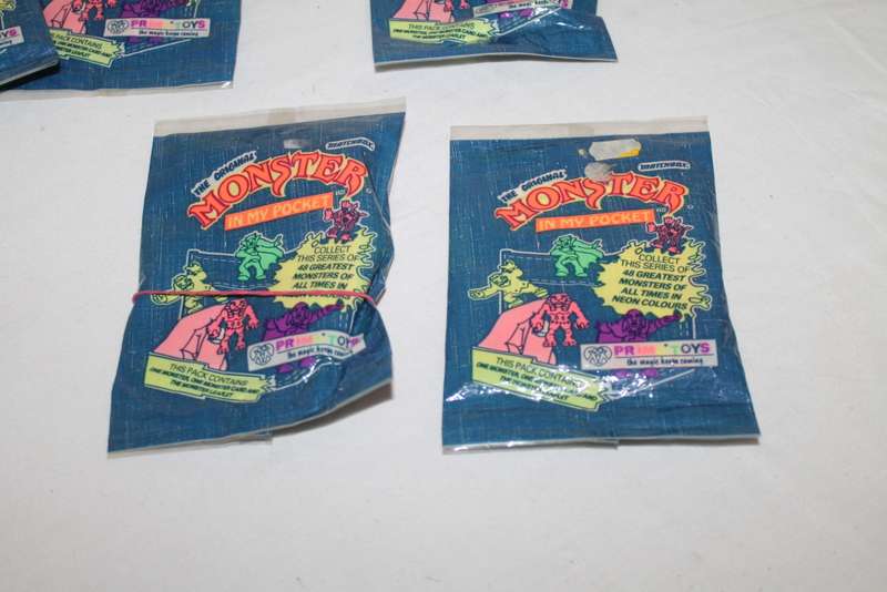 8 Sealed Packets Monsters in your Pocket