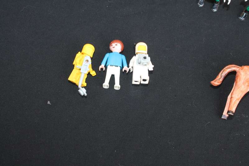 8 Mini Figures