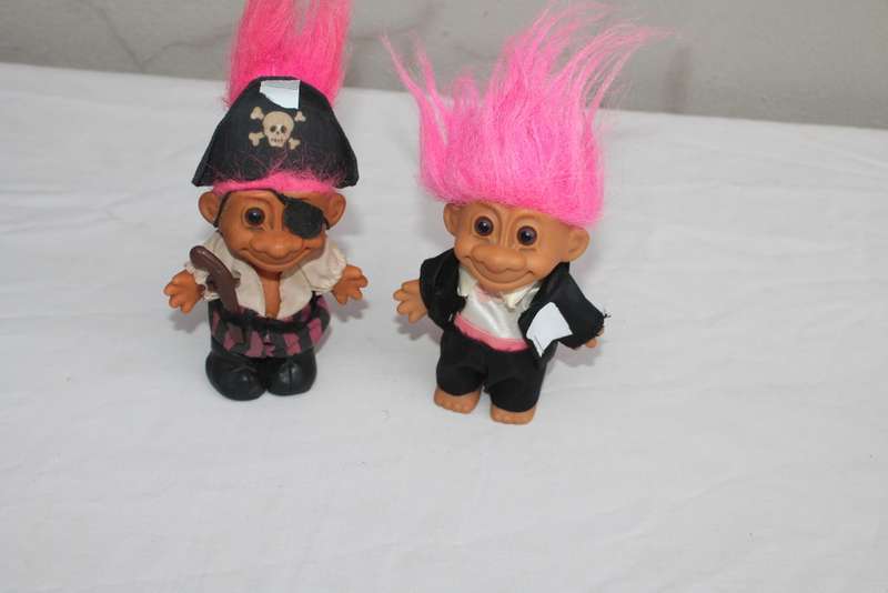 2 Trolls