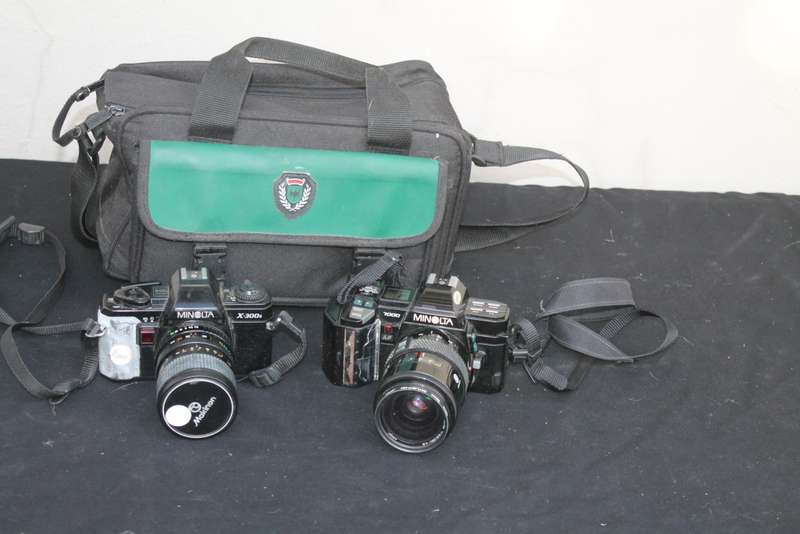 2 Minolta Film Cameras plus Bag Spares or repairs
