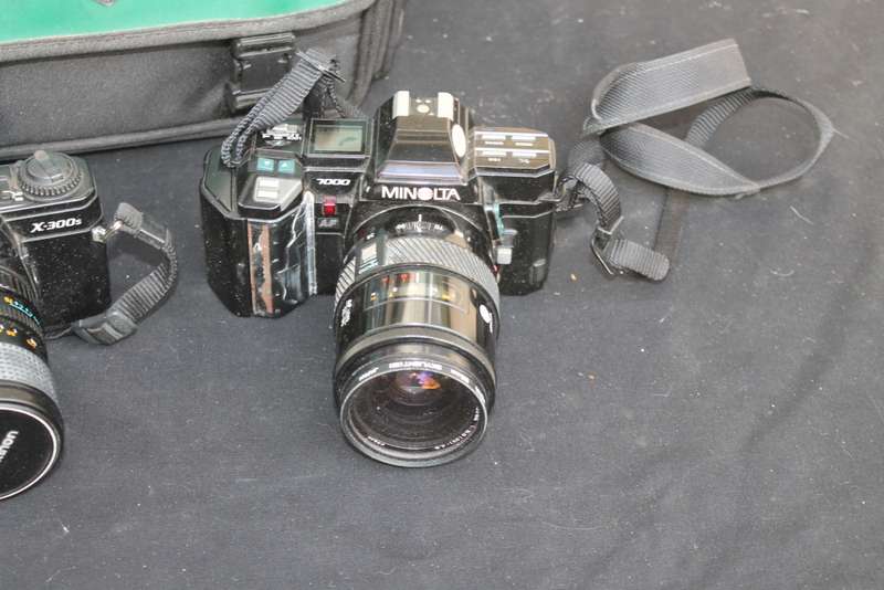 2 Minolta Film Cameras plus Bag Spares or repairs
