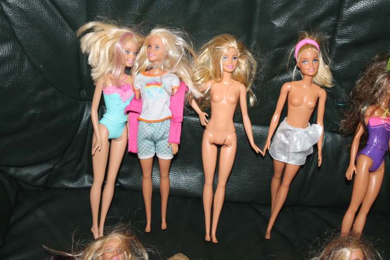 11 Barbies, ken and Barbie clothing