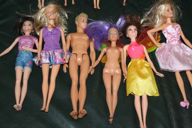 11 Barbies, ken and Barbie clothing