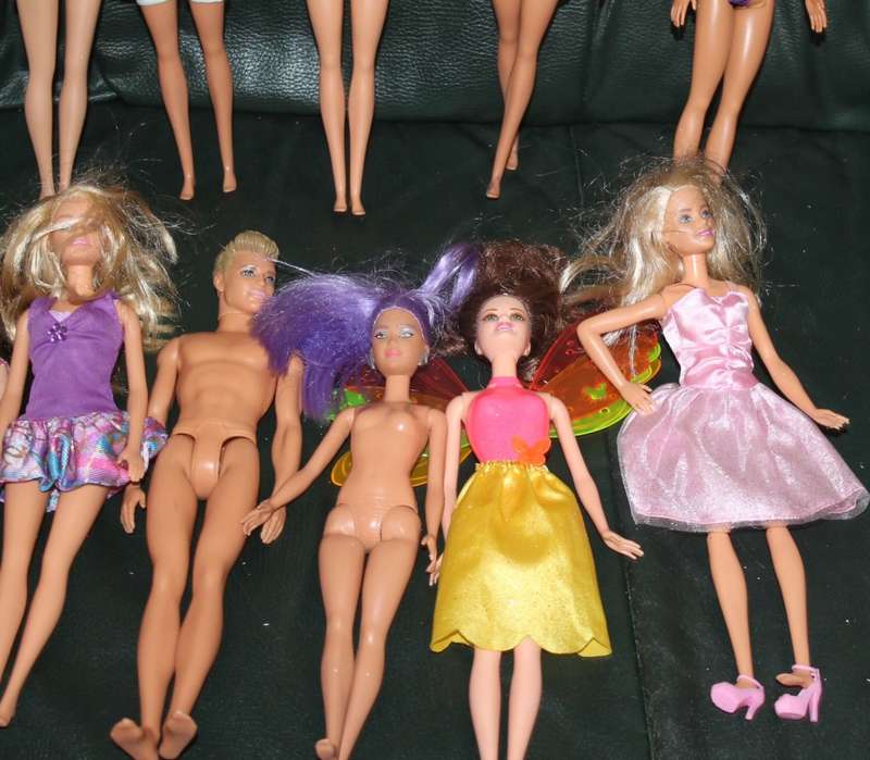 11 Barbies, ken and Barbie clothing