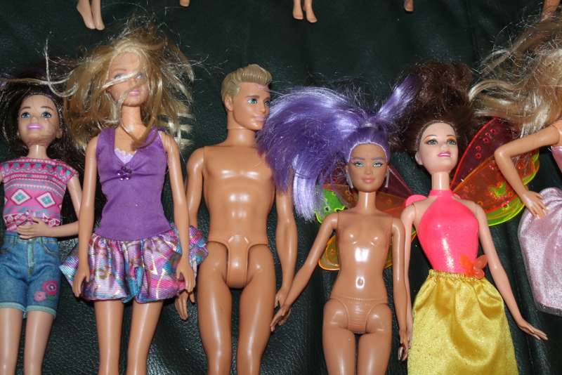 11 Barbies, ken and Barbie clothing