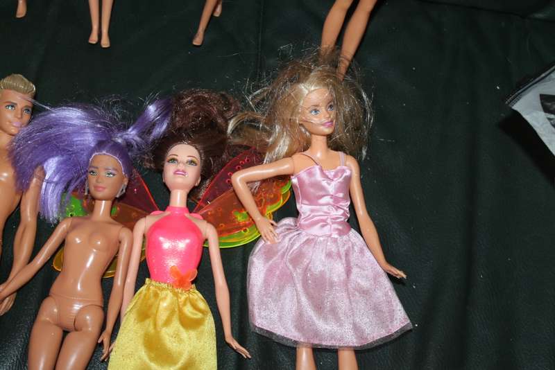 11 Barbies, ken and Barbie clothing